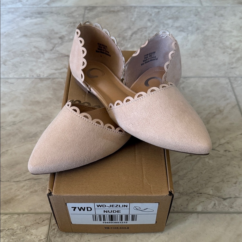 Elegant Blush Flats with Scalloped Edges
